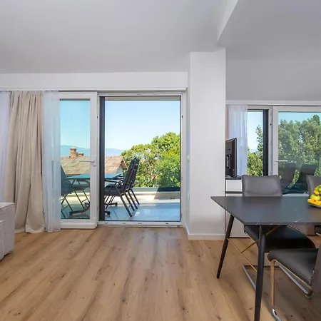 1 Bedroom Beautiful Apartment In Malinska Apartamento *