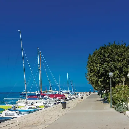 1 Bedroom Beautiful In *